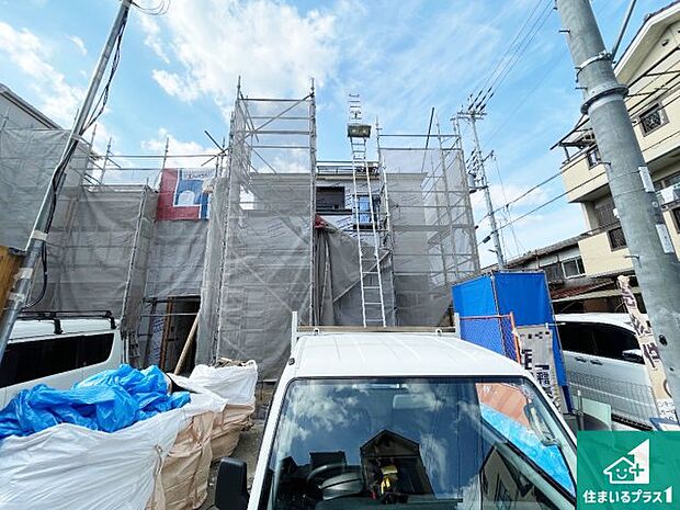 周辺は落ち着いた街並みの住宅地！子育てがしやすい住環境です！まだ未完成ですが、現地でしかわからない事もございます。是非一度ご覧ください。