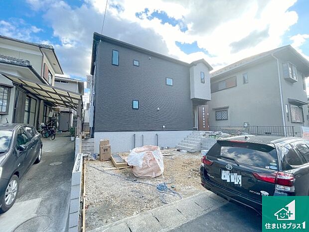 周辺は落ち着いた街並みの住宅地！子育てがしやすい住環境です！まだ未完成ですが、現地でしかわからない事もございます。是非一度ご覧ください。