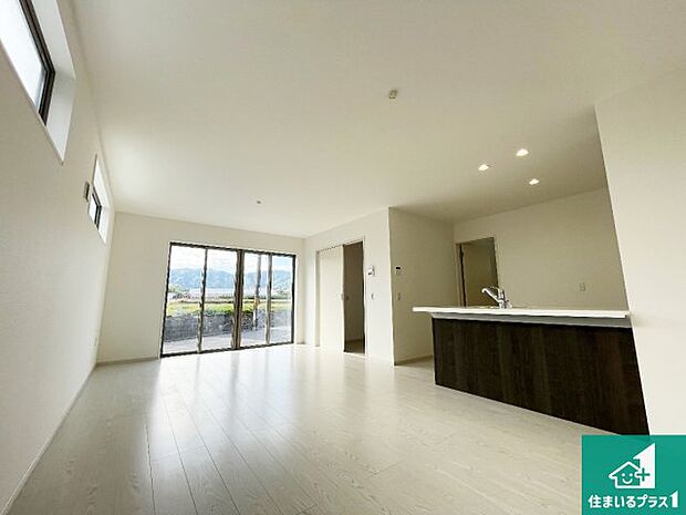 対面キッチンでご家族のコミュニケーションも自然と増える設計！