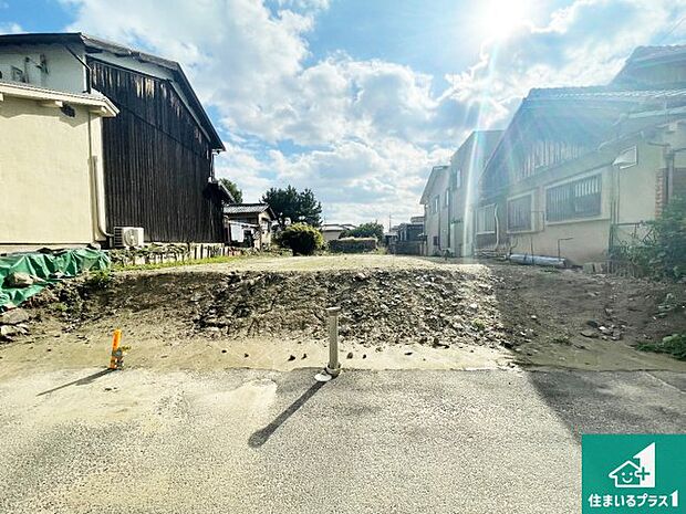 周辺は落ち着いた街並みの住宅地!子育てがしやすい住環境です!まだ未完成ですが、現地でしかわからない事もございます。是非一度ご覧ください。