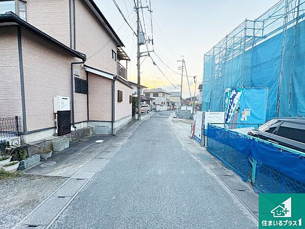 周辺は落ち着いた街並みの住宅地！子育てがしやすい住環境です！まだ未完成ですが、現地でしかわからない事もございます。是非一度ご覧ください。