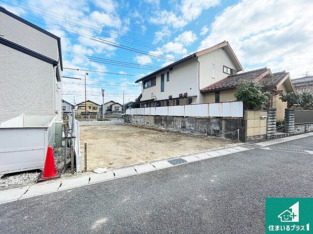 周辺は落ち着いた街並みの住宅地！子育てがしやすい住環境です！まだ未完成ですが、現地でしかわからない事もございます。是非一度ご覧ください。