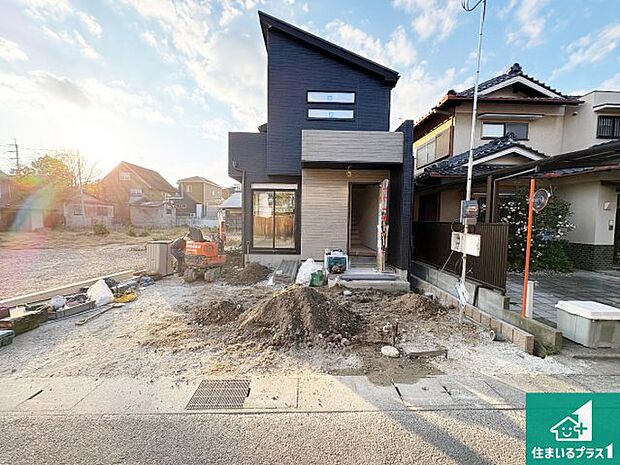周辺は落ち着いた街並みの住宅地！子育てがしやすい住環境です！まだ未完成ですが、現地でしかわからない事もございます。是非一度ご覧ください。