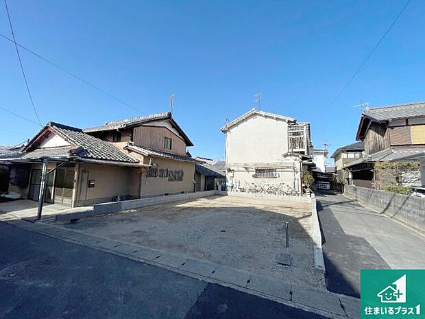 周辺は落ち着いた街並みの住宅地!子育てがしやすい住環境です!まだ未完成ですが、現地でしかわからない事もございます。是非一度ご覧ください。