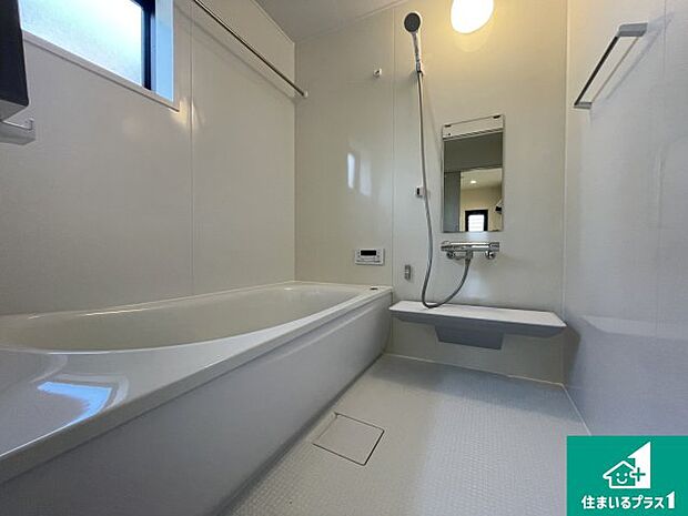 周辺は落ち着いた街並みの住宅地!子育てがしやすい住環境です!まだ未完成ですが、現地でしかわからない事もございます。是非一度ご覧ください。