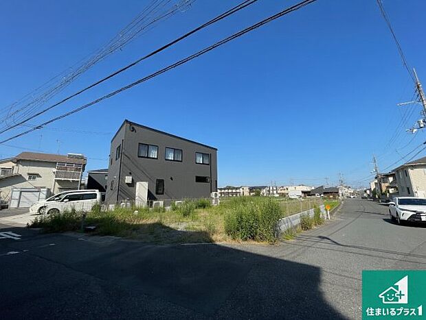 周辺は落ち着いた街並みの住宅地！子育てがしやすい住環境です！まだ未完成ですが、現地でしかわからない事もございます。是非一度ご覧ください。