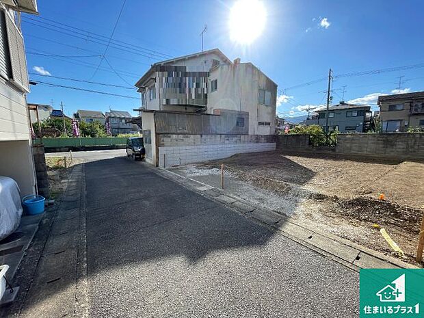 周辺は落ち着いた街並みの住宅地！子育てがしやすい住環境です！まだ未完成ですが、現地でしかわからない事もございます。是非一度ご覧ください。