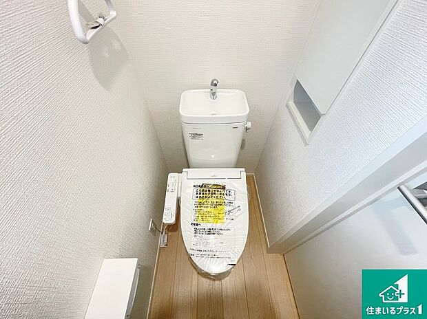 【トイレ】快適、省エネ、お掃除ラクラク仕様のウォシュレット！１Fと２Fにありますので、何かと便利です。