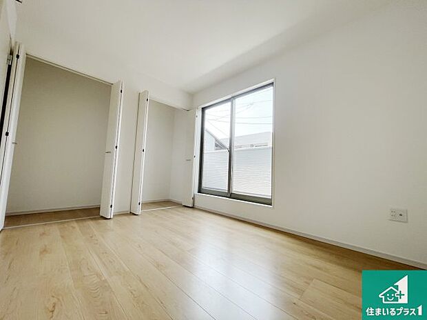 【洋室】シンプルな洋室は、自分好みのインテリアが楽しめます♪ご家族とインテリアや家具を選びに行くのは新築購入時の醍醐味の一つです。ぜひお楽しみください♪