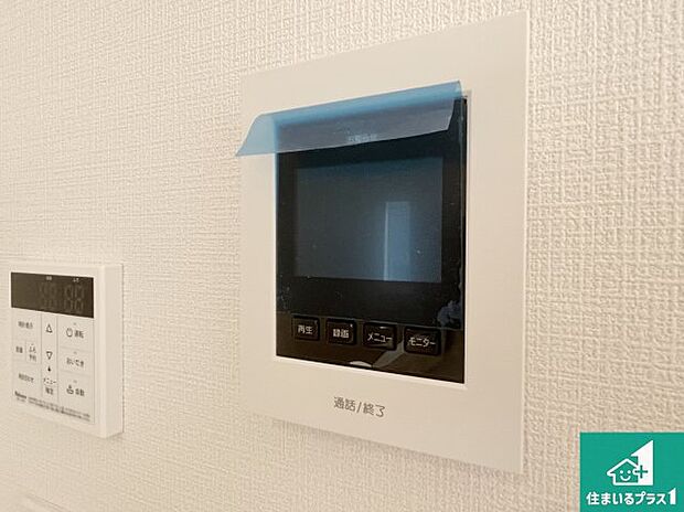 【カラーモニターインターホン】声だけでなく来訪者の姿や顔がモニターで確認できるので、小さなお子様がいらっしゃるご家庭でも安心できます!