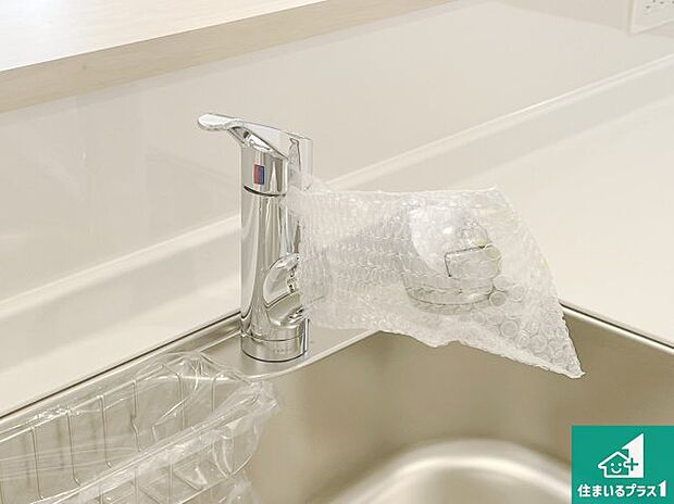 【キッチン水栓】浄水器を内蔵!炊飯時、お茶を作る時に安心してお水を使えます!お湯と冷水、浄水と原水、シャワーの切替えもワンタッチです!