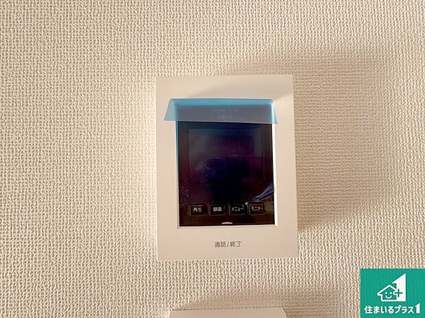 【カラーモニターインターホン】声だけでなく来訪者の姿や顔がモニターで確認できるので、小さなお子様がいらっしゃるご家庭でも安心できます！