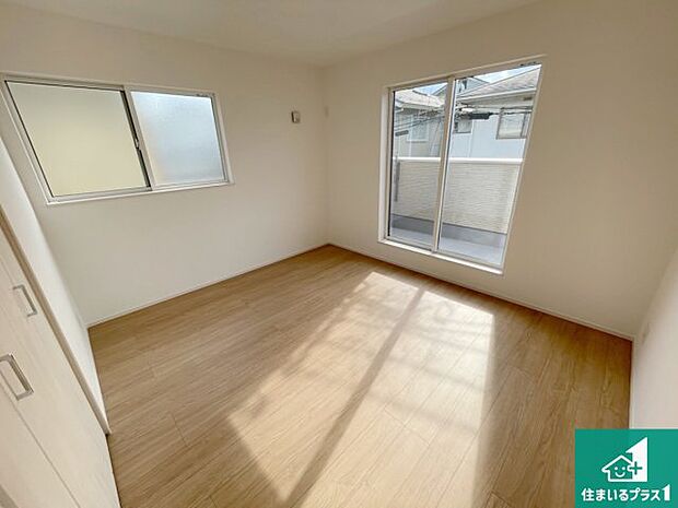 【洋室】シンプルな洋室は、自分好みのインテリアが楽しめます♪ご家族とインテリアや家具を選びに行くのは新築購入時の醍醐味の一つです。ぜひお楽しみください♪