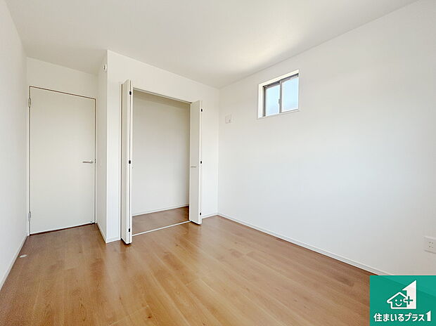 【洋室】シンプルな洋室は、自分好みのインテリアが楽しめます♪ご家族とインテリアや家具を選びに行くのは新築購入時の醍醐味の一つです。ぜひお楽しみください♪