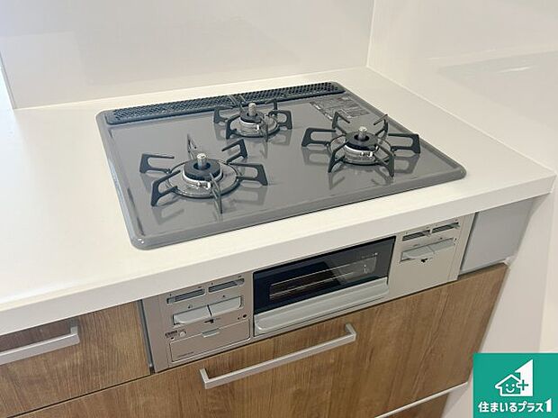 【コンロ】ダブル高火力Ｓｉセンサー付きコンロ！３口あるので、まとめて料理をする時も大活躍！