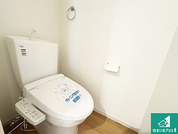 【トイレ】1・2階の2ヶ所にあるので、朝の忙しい時間の順番待ちもなく、深夜の利用にも大変便利です。