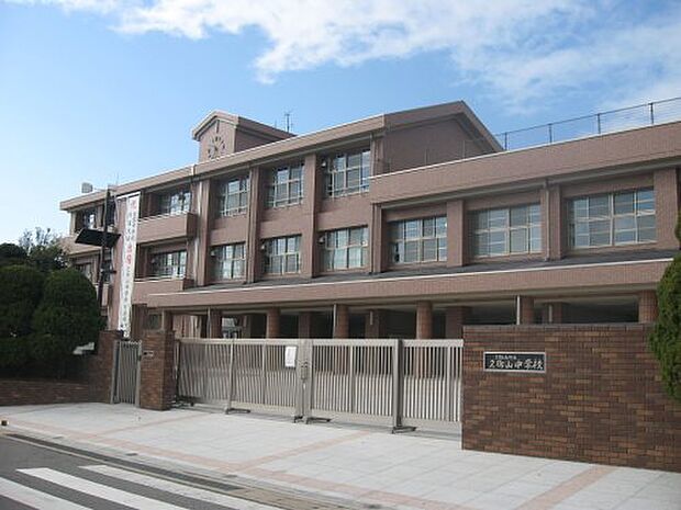 久御山町立久御山中学校