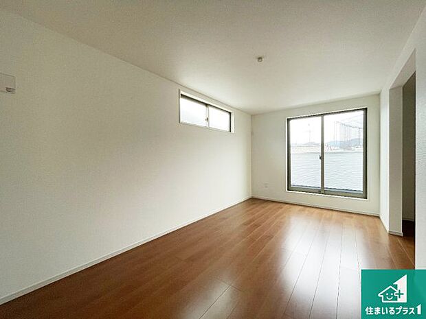 【洋室】シンプルな洋室は、自分好みのインテリアが楽しめます♪ご家族とインテリアや家具を選びに行くのは新築購入時の醍醐味の一つです。ぜひお楽しみください♪