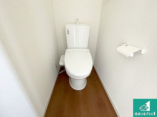 【トイレ】1・2階の2ヶ所にあるので、朝の忙しい時間の順番待ちもなく、深夜の利用にも大変便利です。