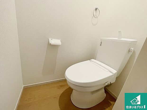 【トイレ】1・2階の2ヶ所にあるので、朝の忙しい時間の順番待ちもなく、深夜の利用にも大変便利です。