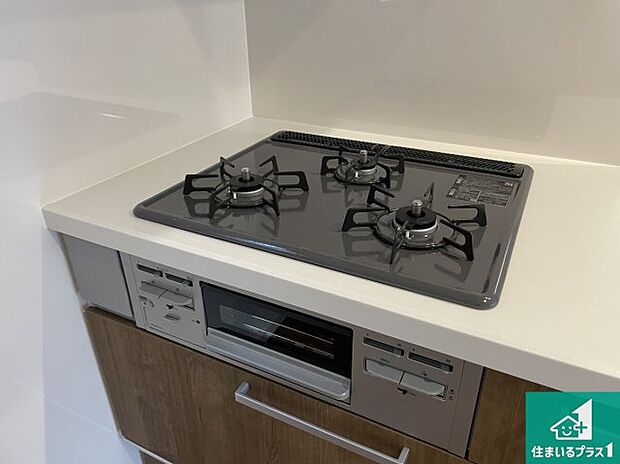 【コンロ】ダブル高火力Ｓｉセンサー付きコンロ！３口あるので、まとめて料理をする時も大活躍！