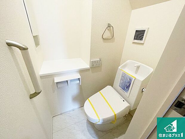 【トイレ】1・2階の2ヶ所にあるので、朝の忙しい時間の順番待ちもなく、深夜の利用にも大変便利です。