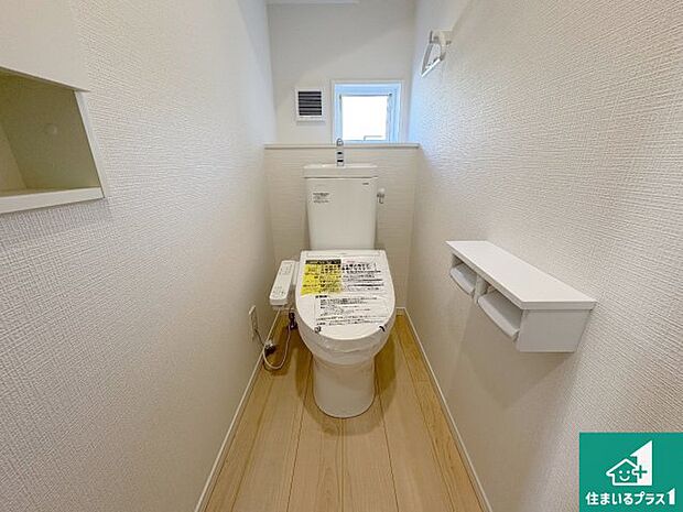 【トイレ】1・2階の2ヶ所にあるので、朝の忙しい時間の順番待ちもなく、深夜の利用にも大変便利です。