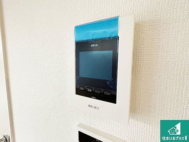 【カラーモニターインターホン】声だけでなく来訪者の姿や顔がモニターで確認できるので、小さなお子様がいらっしゃるご家庭でも安心できます！