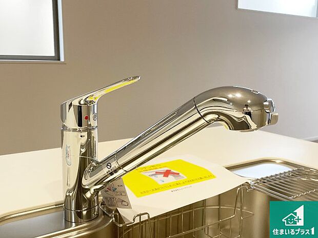 【キッチン水栓】浄水器を内蔵！炊飯時、お茶を作る時に安心してお水を使えます！お湯と冷水、浄水と原水、シャワーの切替えもワンタッチです！