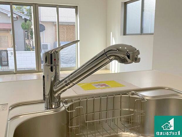 【キッチン水栓】浄水器を内蔵!炊飯時、お茶を作る時に安心してお水を使えます!お湯と冷水、浄水と原水、シャワーの切替えもワンタッチです!