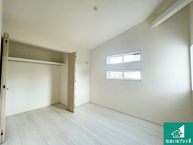 【洋室】シンプルな洋室は、自分好みのインテリアが楽しめます♪ご家族とインテリアや家具を選びに行くのは新築購入時の醍醐味の一つです。ぜひお楽しみください♪