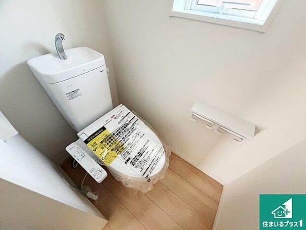 【トイレ】1・2階の2ヶ所にあるので、朝の忙しい時間の順番待ちもなく、深夜の利用にも大変便利です。