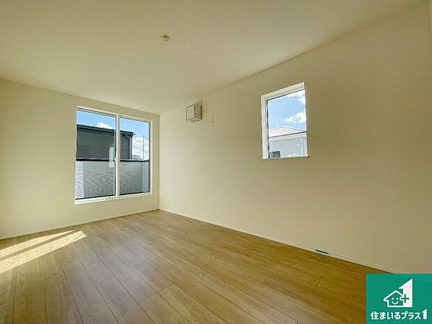 【洋室】シンプルな洋室は、自分好みのインテリアが楽しめます♪ご家族とインテリアや家具を選びに行くのは新築購入時の醍醐味の一つです。ぜひお楽しみください♪