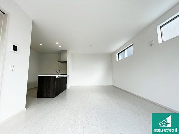 【居間・リビング】シンプルなリビングは家具次第で雰囲気を変えることができます！