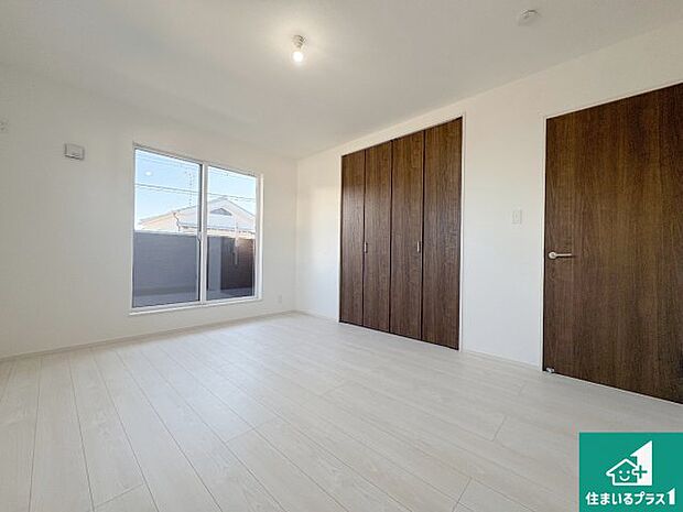 【洋室】収納スペースが充実しているので子供の成長に合わせてたくさん収納ができます!家族構成に合わせた様々な活用ができる収納!