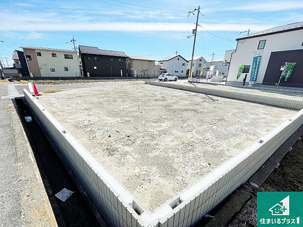 【外観】周辺は落ち着いた街並みの住宅地！子育てがしやすい住環境です！まだ未完成ですが、現地でしかわからない事もございます。是非一度ご覧ください。