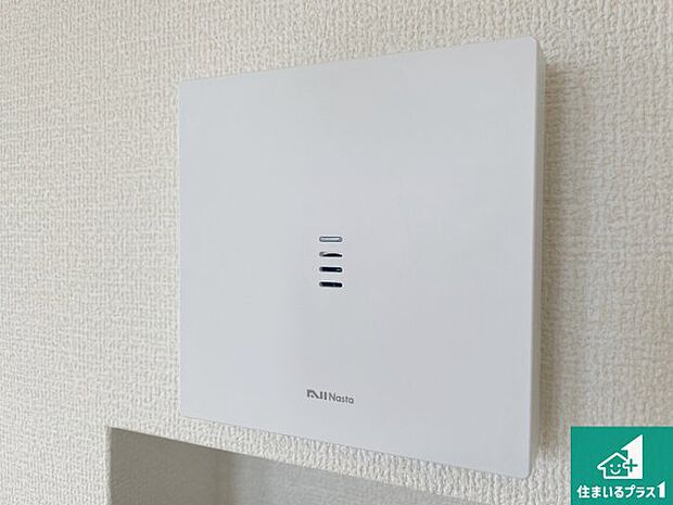 【カラーモニターインターホン】24時間録画機能搭載のインターホンで、防犯も来客対応もこれ1台。 訪問者の有無に関わらず玄関前を録画し、家族の安心を守ります。