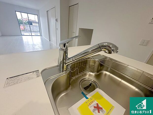 【キッチン水栓】浄水器を内蔵!炊飯時、お茶を作る時に安心してお水を使えます!お湯と冷水、浄水と原水、シャワーの切替えもワンタッチです!