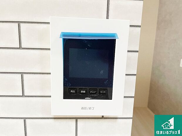 【カラーモニターインターホン】声だけでなく来訪者の姿や顔がモニターで確認できるので、小さなお子様がいらっしゃるご家庭でも安心できます！