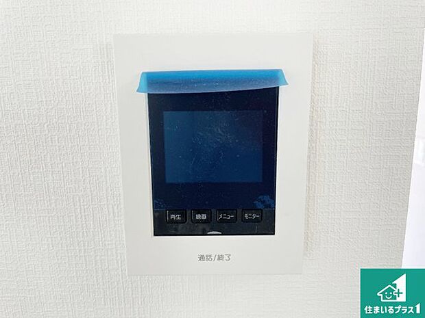 【カラーモニターインターホン】声だけでなく来訪者の姿や顔がモニターで確認できるので、小さなお子様がいらっしゃるご家庭でも安心できます!