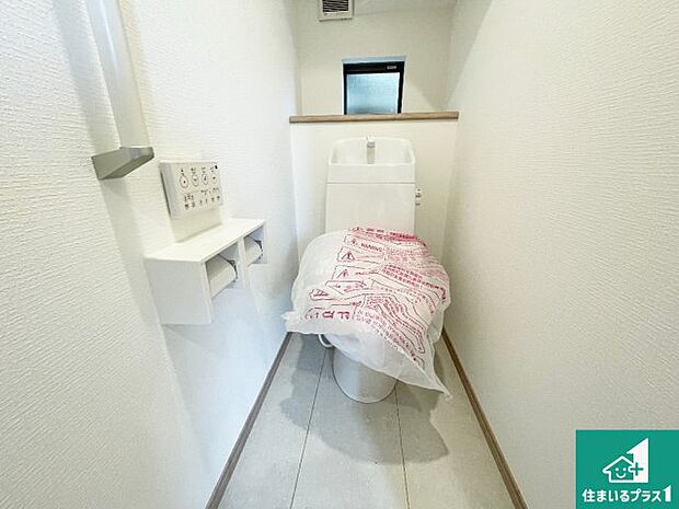 【トイレ】1・2階の2ヶ所にあるので、朝の忙しい時間の順番待ちもなく、深夜の利用にも大変便利です。