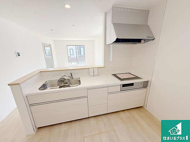 収納豊富!浄水器付きキッチン!お子さまの様子を見ながらお料理を楽しむことができますね。家族のコミュニケーションが増え会話もはずみそう!