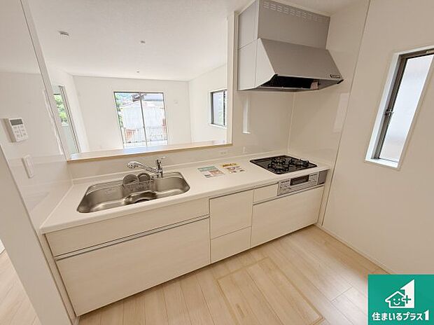 収納豊富!浄水器付きキッチン!お子さまの様子を見ながらお料理を楽しむことができますね。家族のコミュニケーションが増え会話もはずみそう!