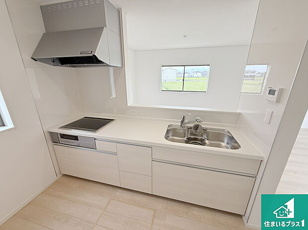 収納豊富!浄水器付きキッチン!お子さまの様子を見ながらお料理を楽しむことができますね。家族のコミュニケーションが増え会話もはずみそう!