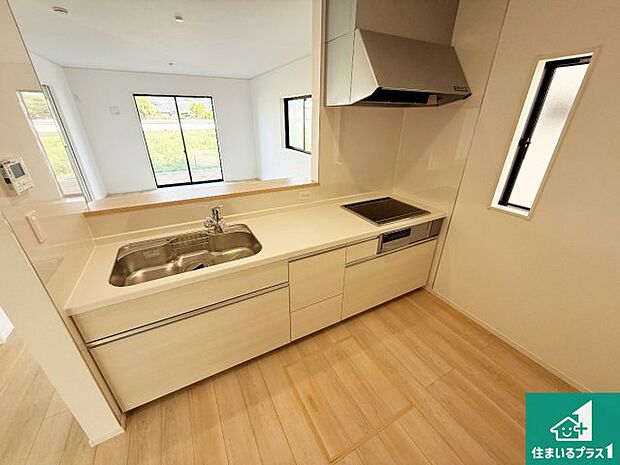 収納豊富!浄水器付きキッチン!お子さまの様子を見ながらお料理を楽しむことができますね。家族のコミュニケーションが増え会話もはずみそう!