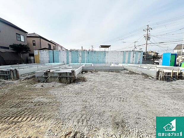 周辺は落ち着いた街並みの住宅地!子育てがしやすい住環境です!まだ未完成ですが、現地でしかわからない事もございます。是非一度ご覧ください。