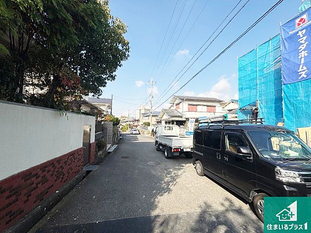 周辺は落ち着いた街並みの住宅地！子育てがしやすい住環境です！まだ未完成ですが、現地でしかわからない事もございます。是非一度ご覧ください。