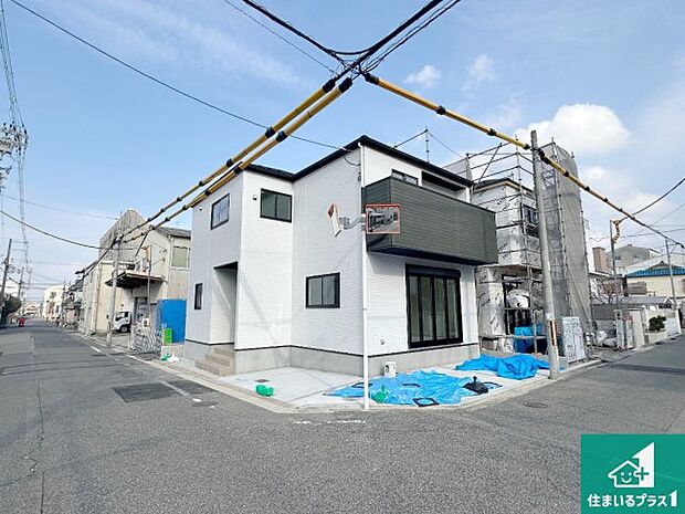 周辺は落ち着いた街並みの住宅地!子育てがしやすい住環境です!まだ未完成ですが、現地でしかわからない事もございます。是非一度ご覧ください。