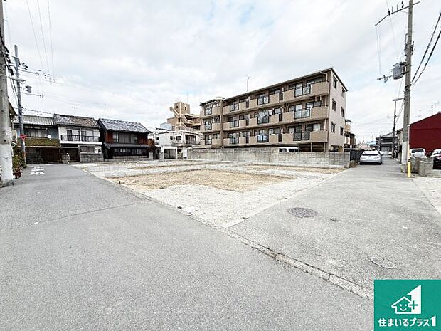 周辺は落ち着いた街並みの住宅地!子育てがしやすい住環境です!まだ未完成ですが、現地でしかわからない事もございます。是非一度ご覧ください。