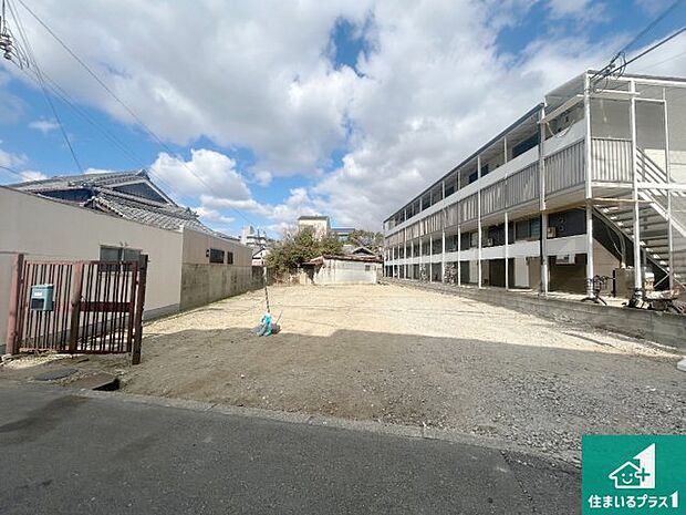 周辺は落ち着いた街並みの住宅地!子育てがしやすい住環境です!まだ未完成ですが、現地でしかわからない事もございます。是非一度ご覧ください。